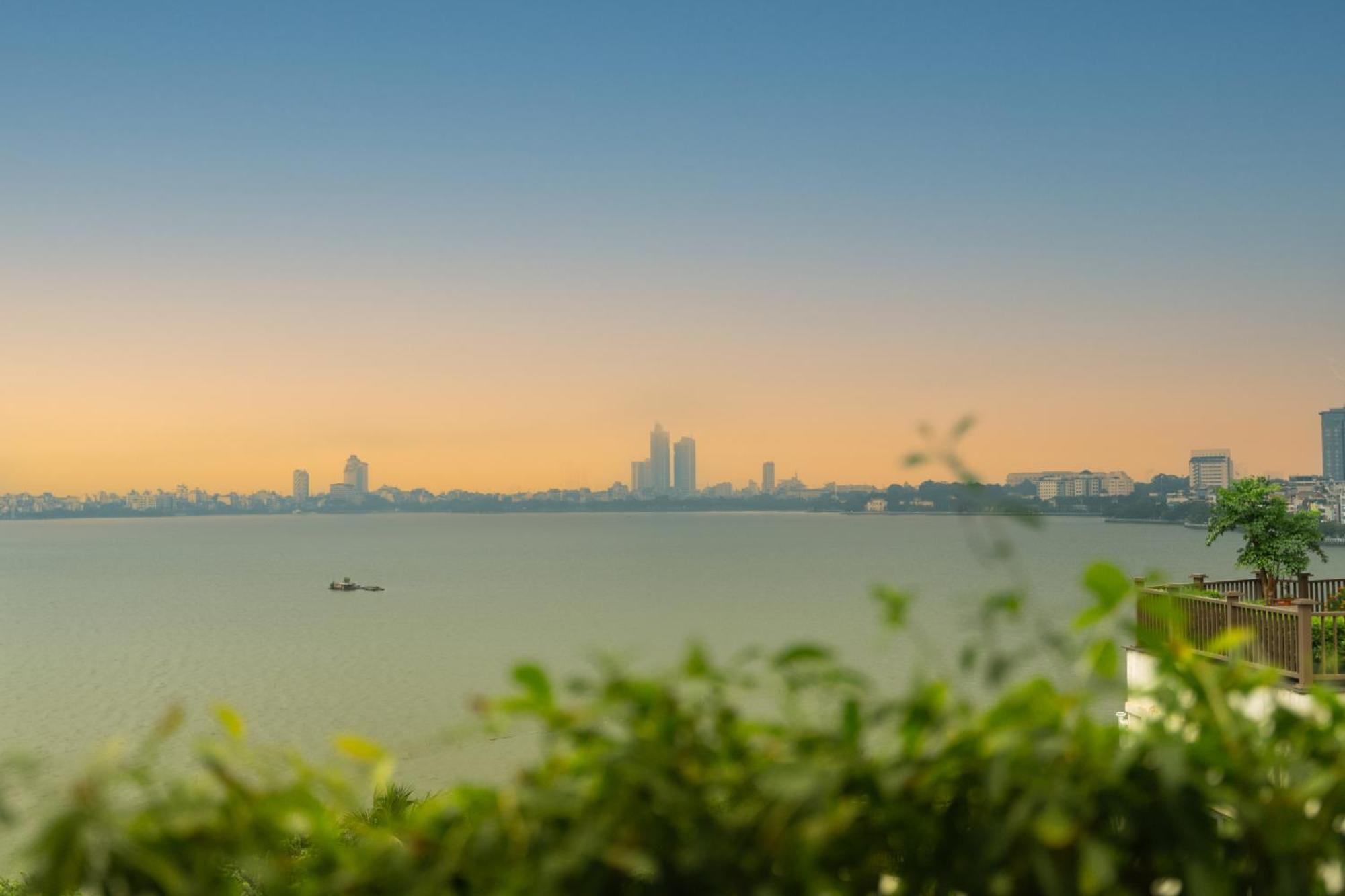 T98 Westlake Trich Sai - Tay Ho Center Lake View Studio Hanoi Luaran gambar